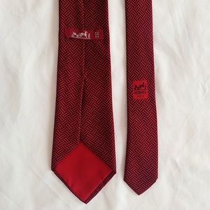 HERMÈS 100% SILK TIE